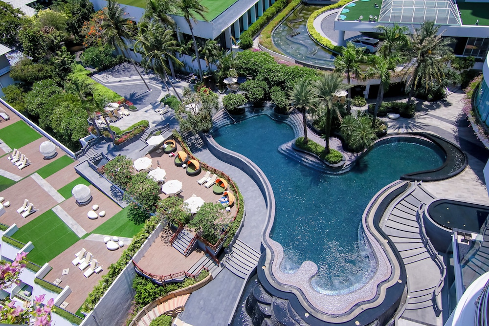 Royal Cliff Grand Hotel Pattaya — Swimming pool in Pattaya, Chonburi