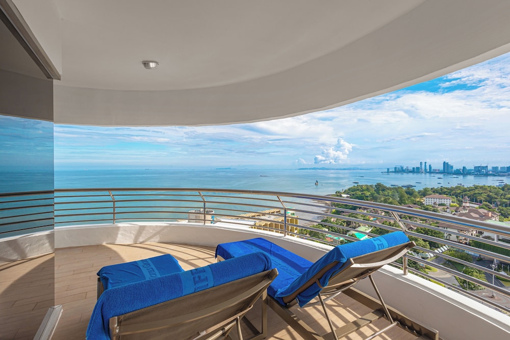 Royal Cliff Grand Hotel Pattaya — Hotel rooms in Pattaya, Chonburi