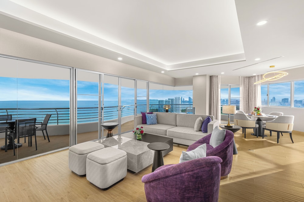 Royal Cliff Grand Hotel Pattaya — Hotel rooms in Pattaya, Chonburi
