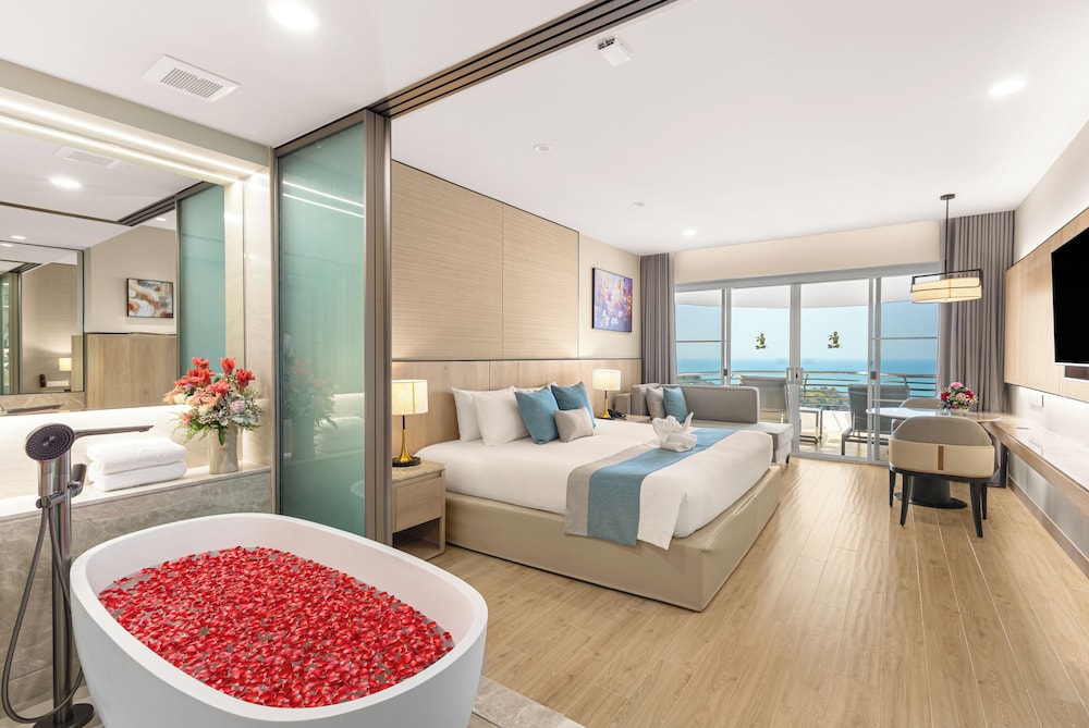 Royal Cliff Grand Hotel Pattaya — Hotel rooms in Pattaya, Chonburi