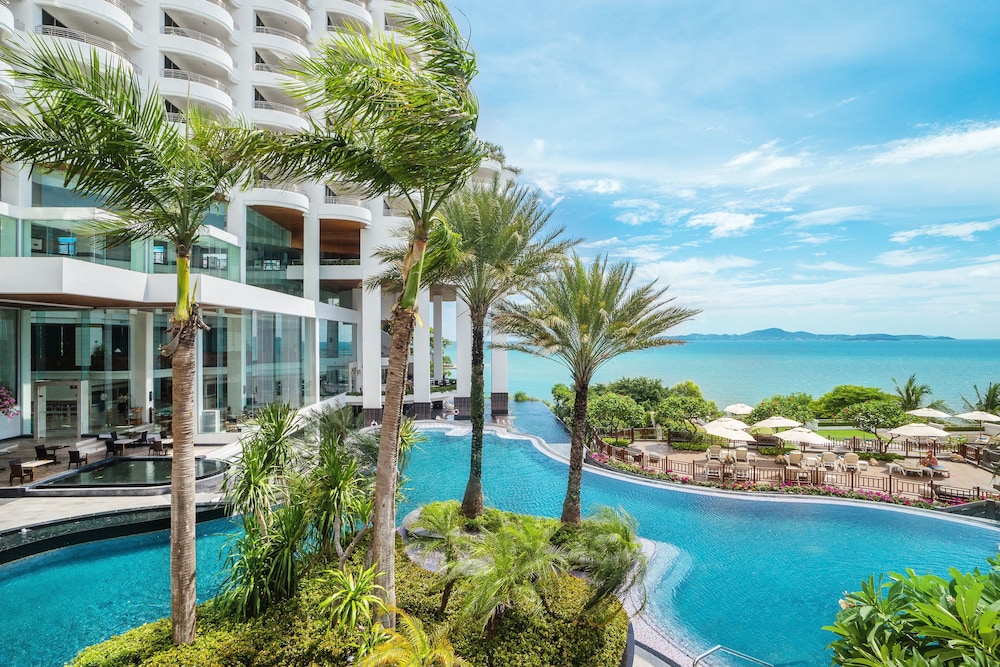 Royal Cliff Grand Hotel Pattaya — Swimming pool in Pattaya, Chonburi