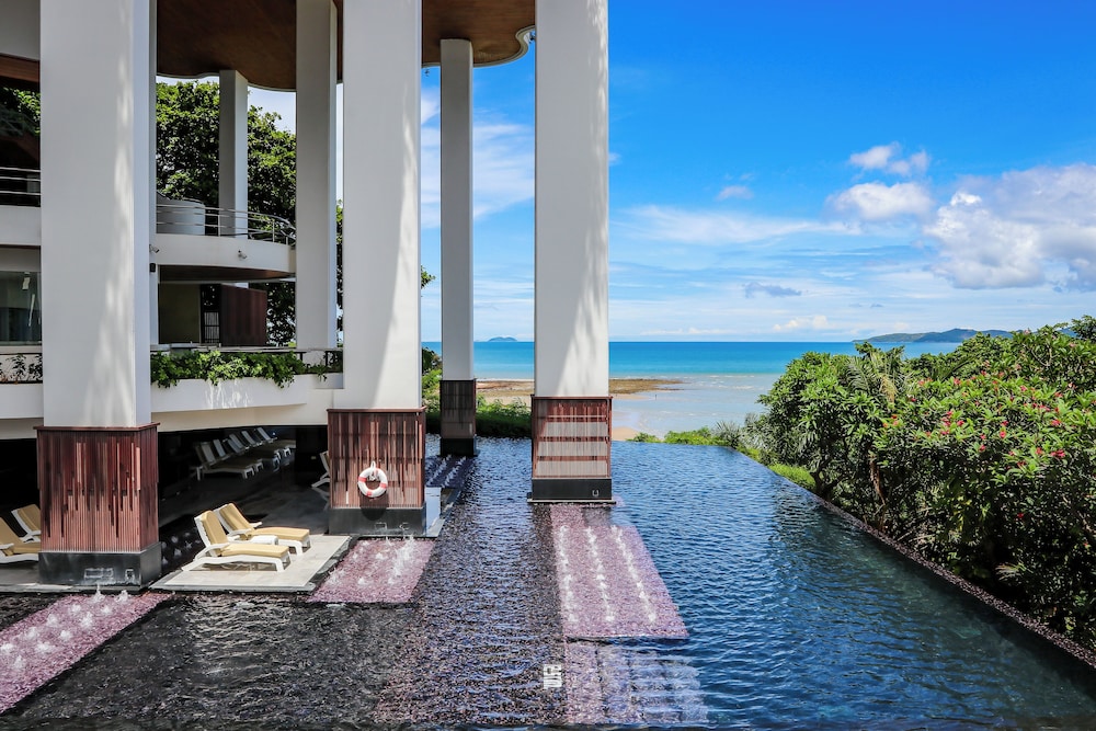 Royal Cliff Grand Hotel Pattaya — Swimming pool in Pattaya, Chonburi