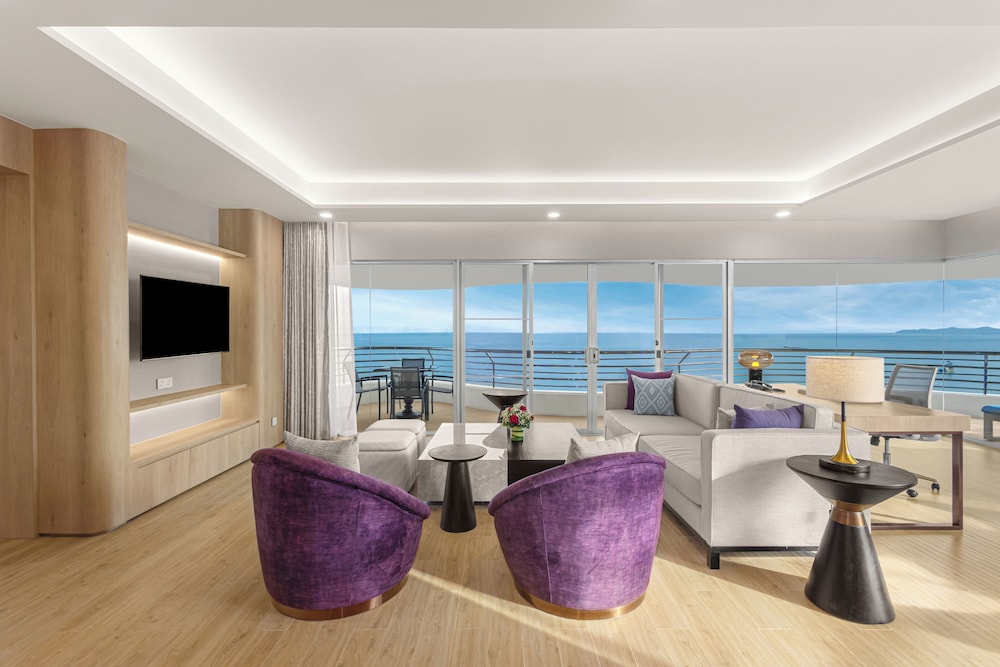 Royal Cliff Grand Hotel Pattaya — Hotel rooms in Pattaya, Chonburi