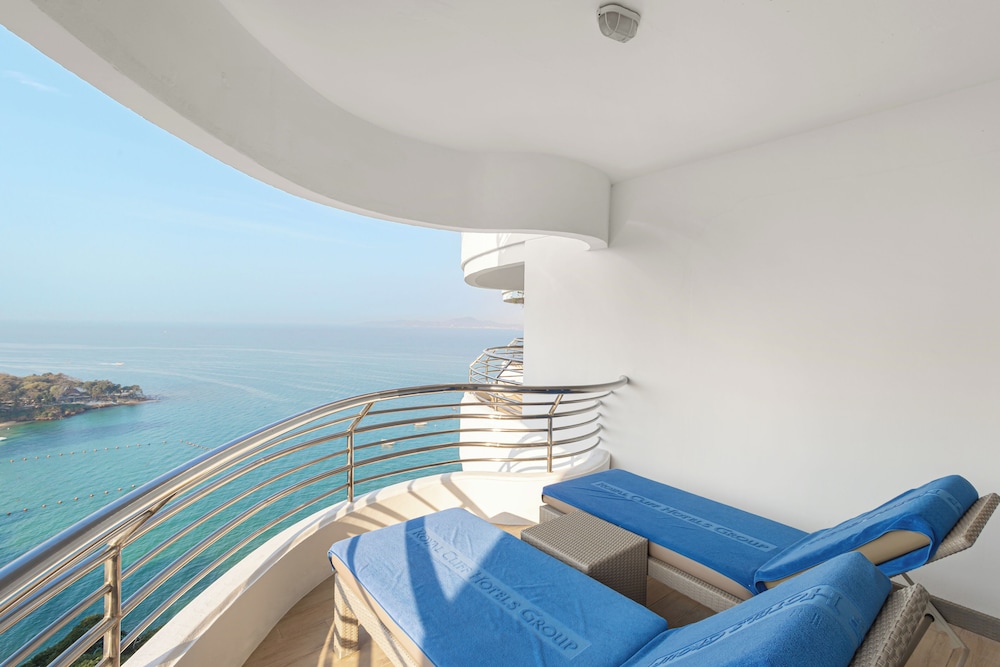 Royal Cliff Grand Hotel Pattaya — Hotel rooms in Pattaya, Chonburi