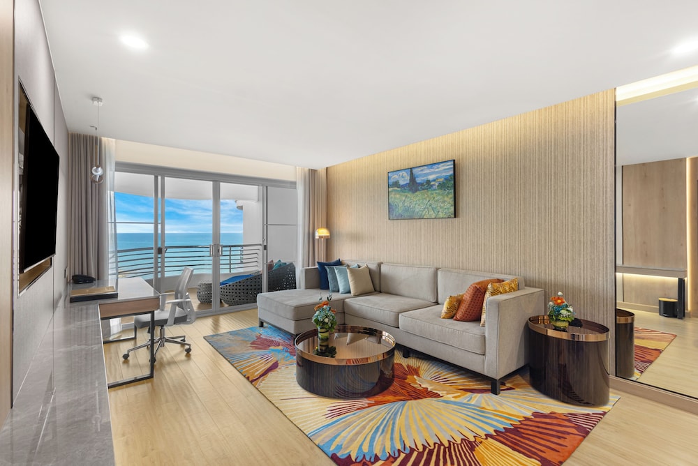 Royal Cliff Grand Hotel Pattaya — Hotel rooms in Pattaya, Chonburi