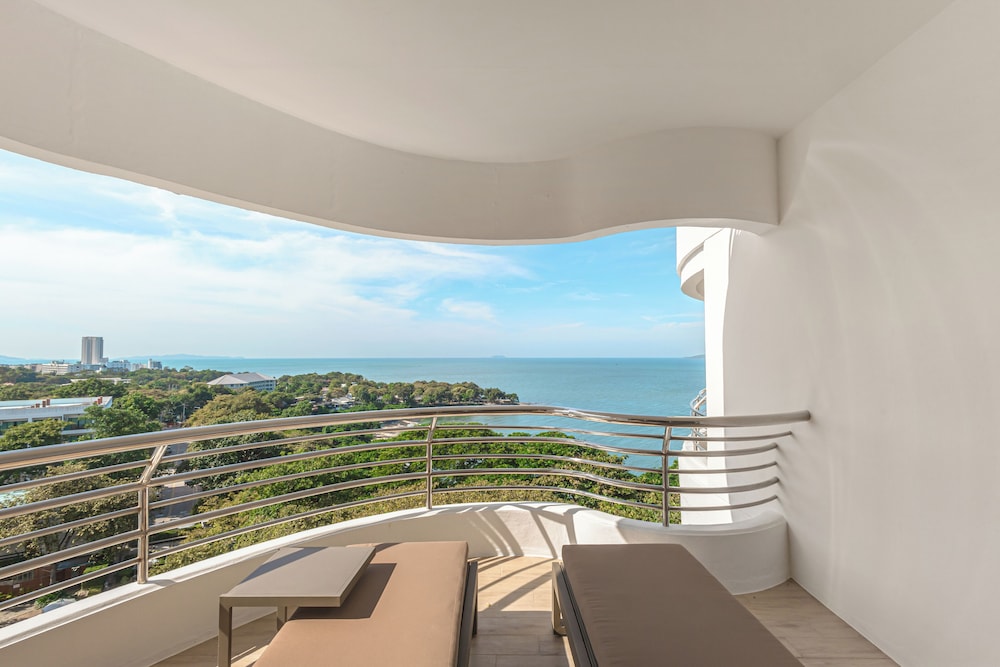 Royal Cliff Grand Hotel Pattaya — Hotel rooms in Pattaya, Chonburi