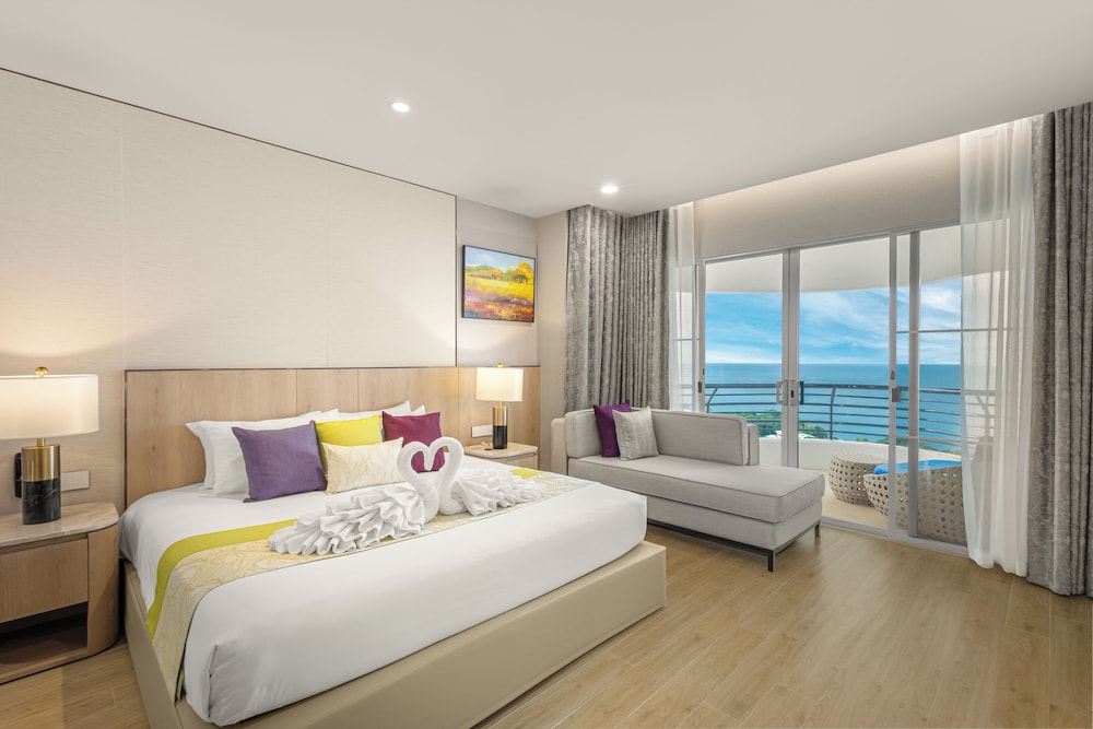Royal Cliff Grand Hotel Pattaya — Hotel rooms in Pattaya, Chonburi