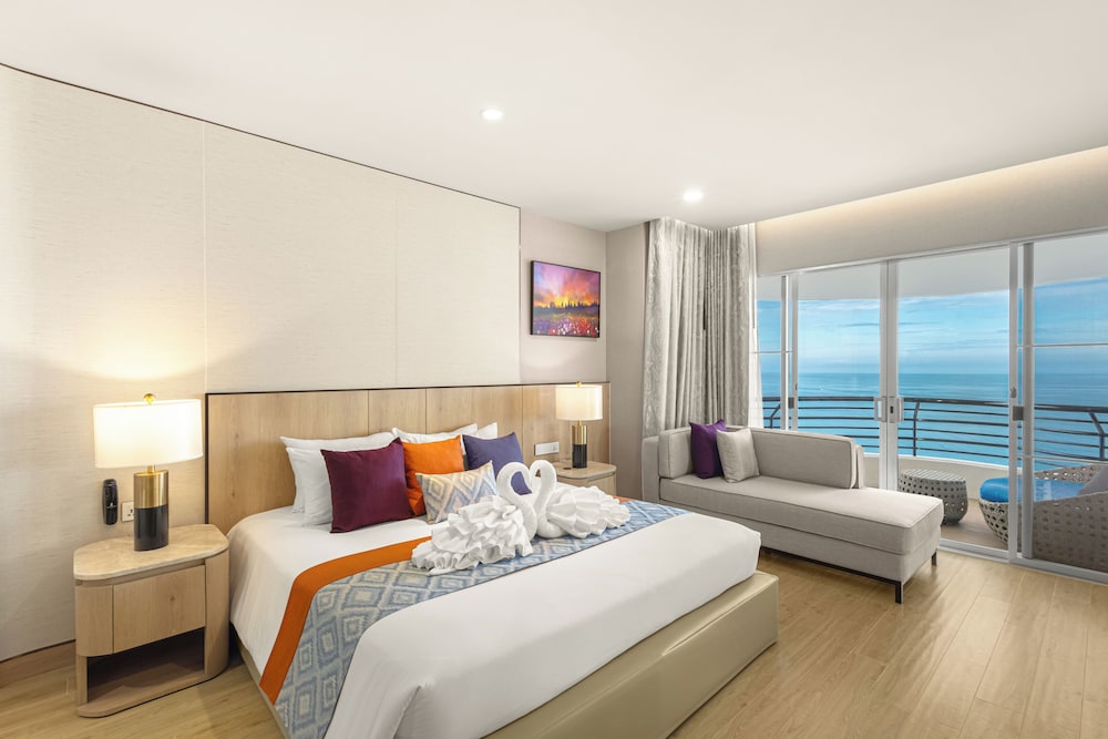 Royal Cliff Grand Hotel Pattaya — Hotel rooms in Pattaya, Chonburi