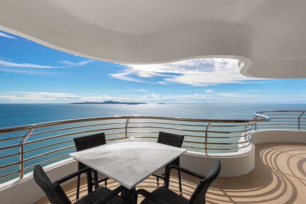 Royal Cliff Grand Hotel Pattaya — Hotel rooms in Pattaya, Chonburi