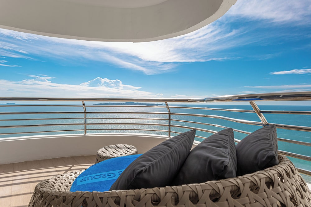 Royal Cliff Grand Hotel Pattaya — Hotel rooms in Pattaya, Chonburi