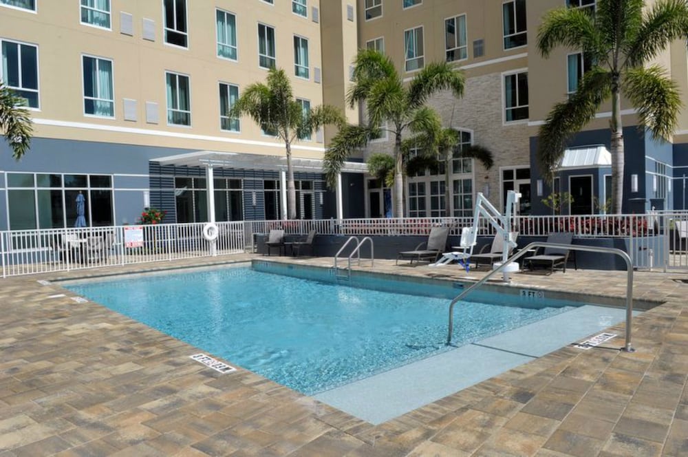 Staybridge Suites St. Petersburg Downtown by IHG — Swimming pool in Gulfport, Florida