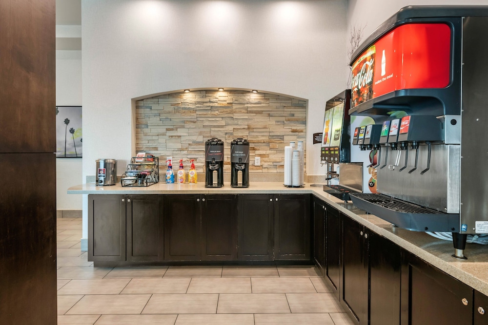 Staybridge Suites St. Petersburg Downtown by IHG — Restaurant & bars in Gulfport, Florida