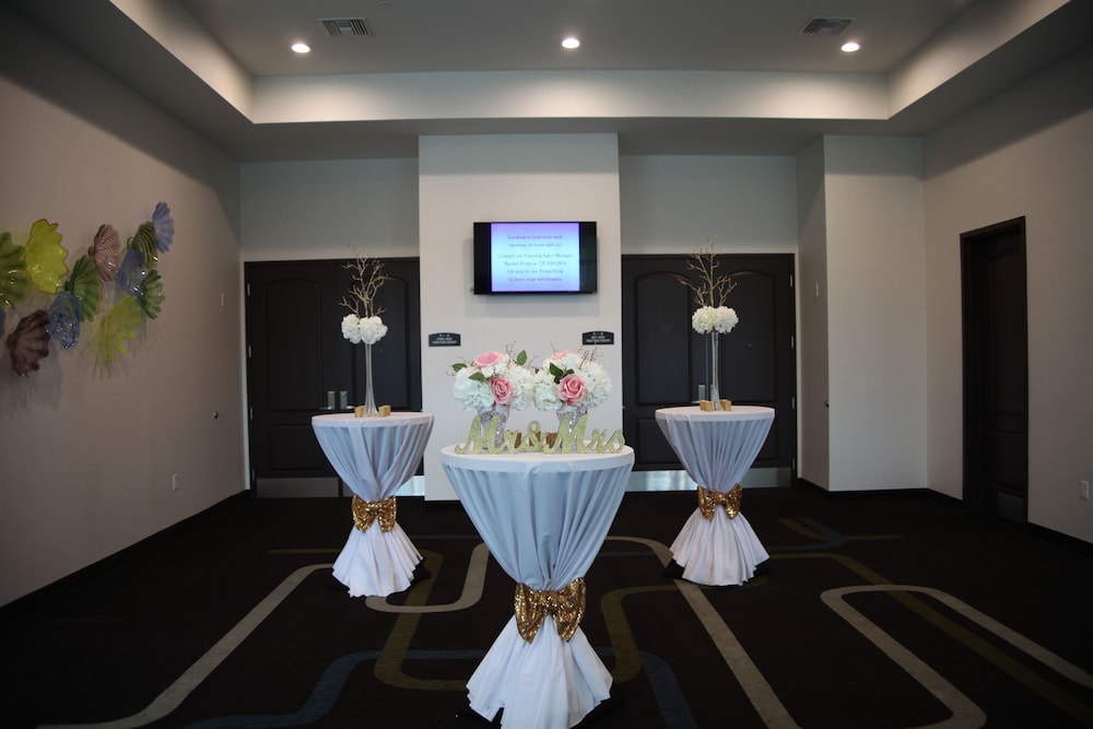 Staybridge Suites St. Petersburg Downtown by IHG — Restaurant & bars in Gulfport, Florida