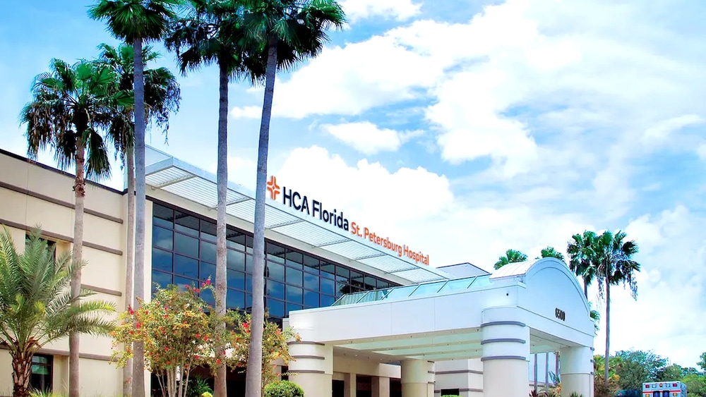 Staybridge Suites St. Petersburg Downtown by IHG — Hotel building in Gulfport, Florida
