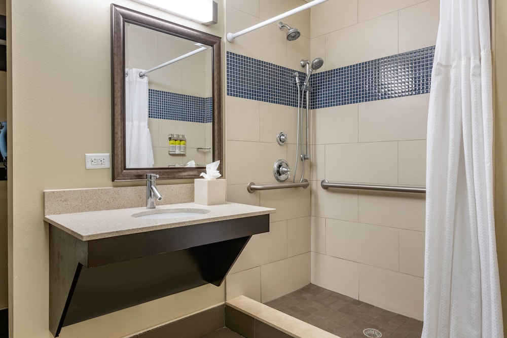 Staybridge Suites St. Petersburg Downtown by IHG — Hotel rooms in Gulfport, Florida