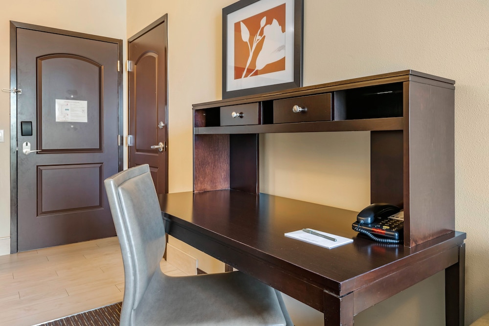 Staybridge Suites St. Petersburg Downtown by IHG — Hotel rooms in Gulfport, Florida