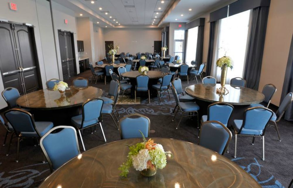 Staybridge Suites St. Petersburg Downtown by IHG — Hotel building in Gulfport, Florida