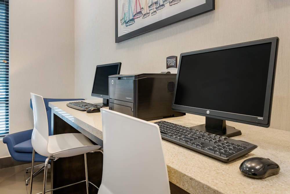 Staybridge Suites St. Petersburg Downtown by IHG — Hotel building in Gulfport, Florida