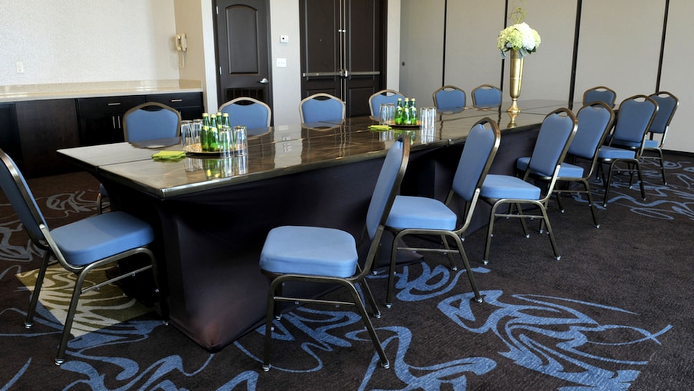 Staybridge Suites St. Petersburg Downtown by IHG — Restaurant & bars in Gulfport, Florida