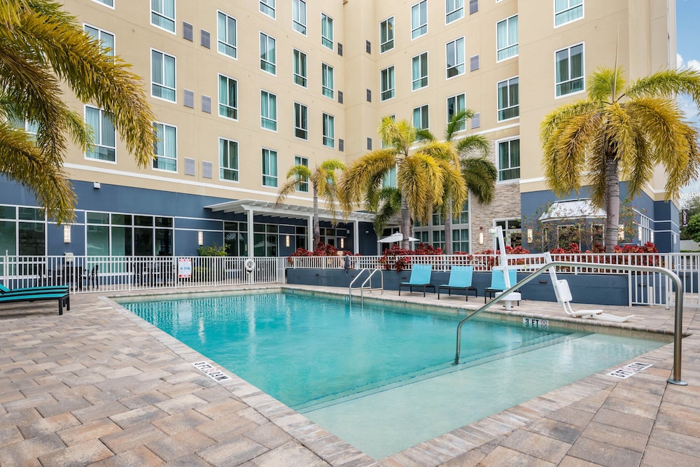 Staybridge Suites St. Petersburg Downtown by IHG — Swimming pool in Gulfport, Florida