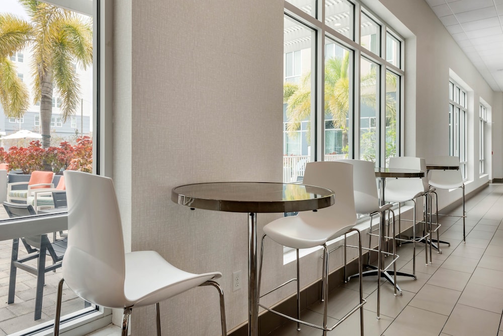 Staybridge Suites St. Petersburg Downtown by IHG — Restaurant & bars in Gulfport, Florida