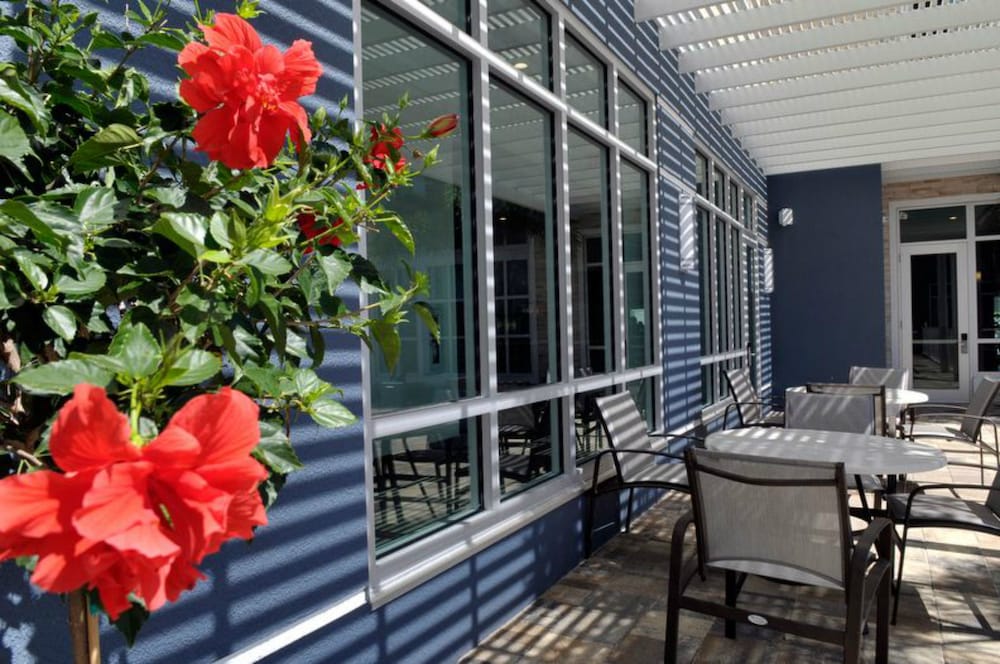 Staybridge Suites St. Petersburg Downtown by IHG — Hotel building in Gulfport, Florida