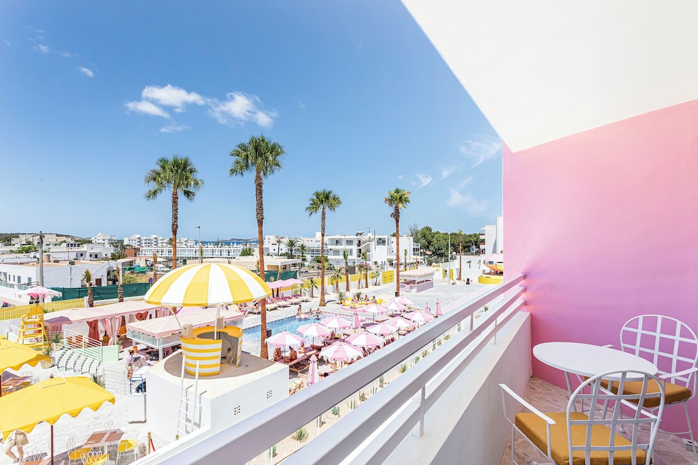 Los Felices Ibiza — Beach in San Antonio, Balearic Islands