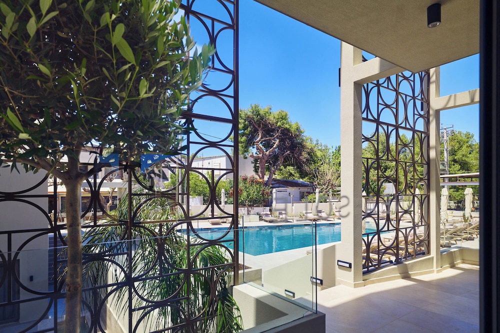 Inea Sole Boutique Hotel — Swimming pool in Chania