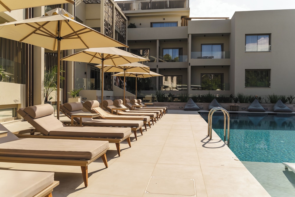 Inea Sole Boutique Hotel — Swimming pool in Chania