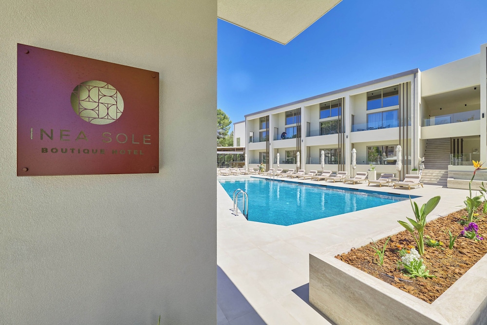 Inea Sole Boutique Hotel — Swimming pool in Chania