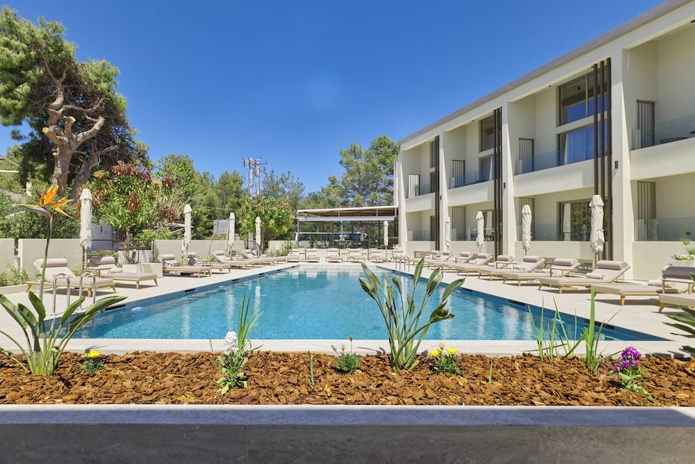 Inea Sole Boutique Hotel — Swimming pool in Chania