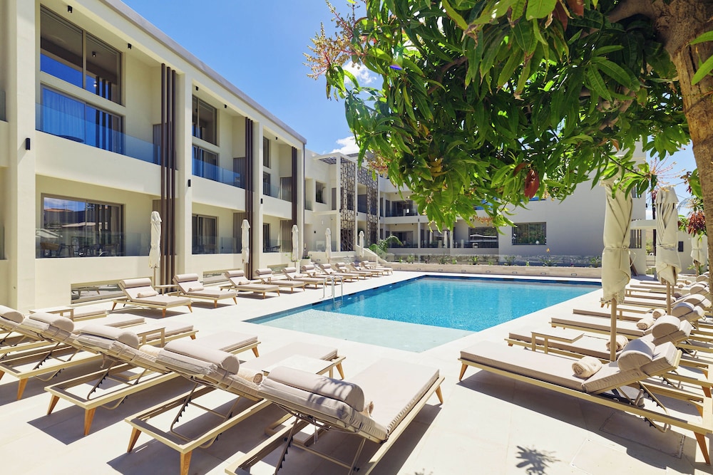 Inea Sole Boutique Hotel — Swimming pool in Chania