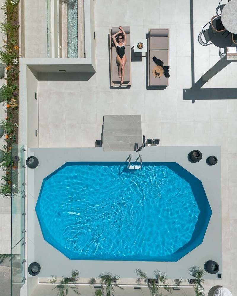 Inea Sole Boutique Hotel — Swimming pool in Chania
