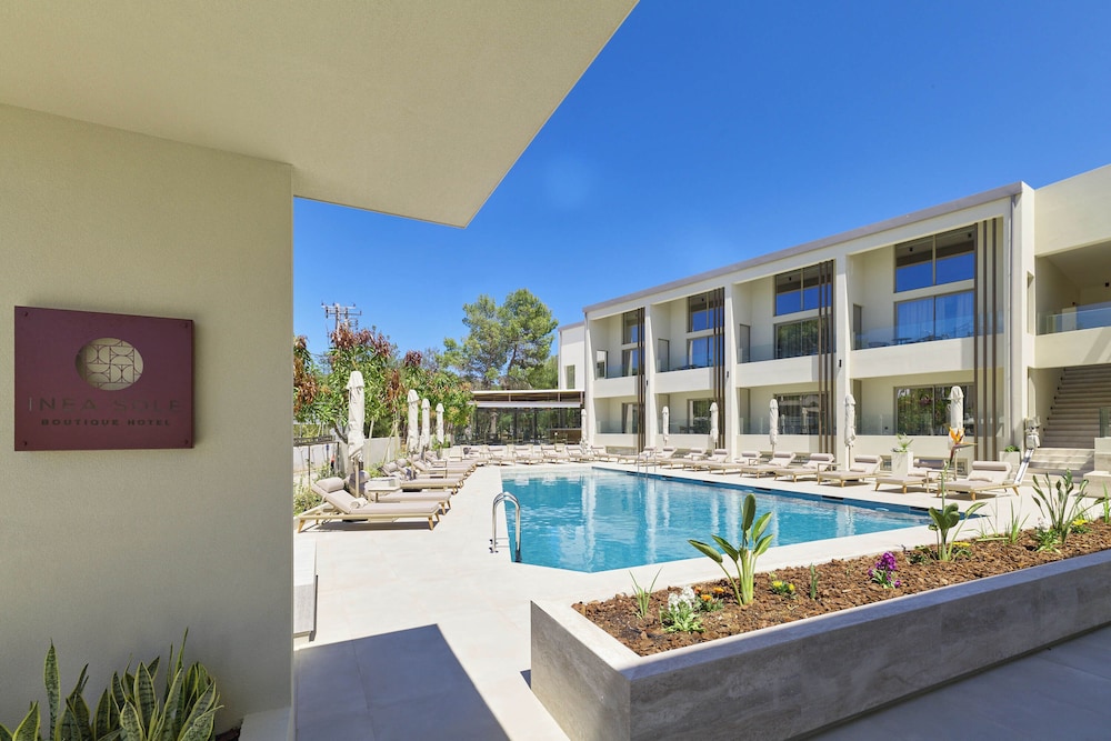Inea Sole Boutique Hotel — Swimming pool in Chania