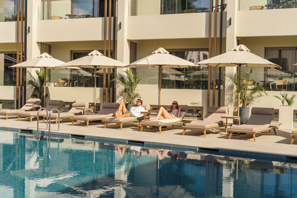 Inea Sole Boutique Hotel — Swimming pool in Chania
