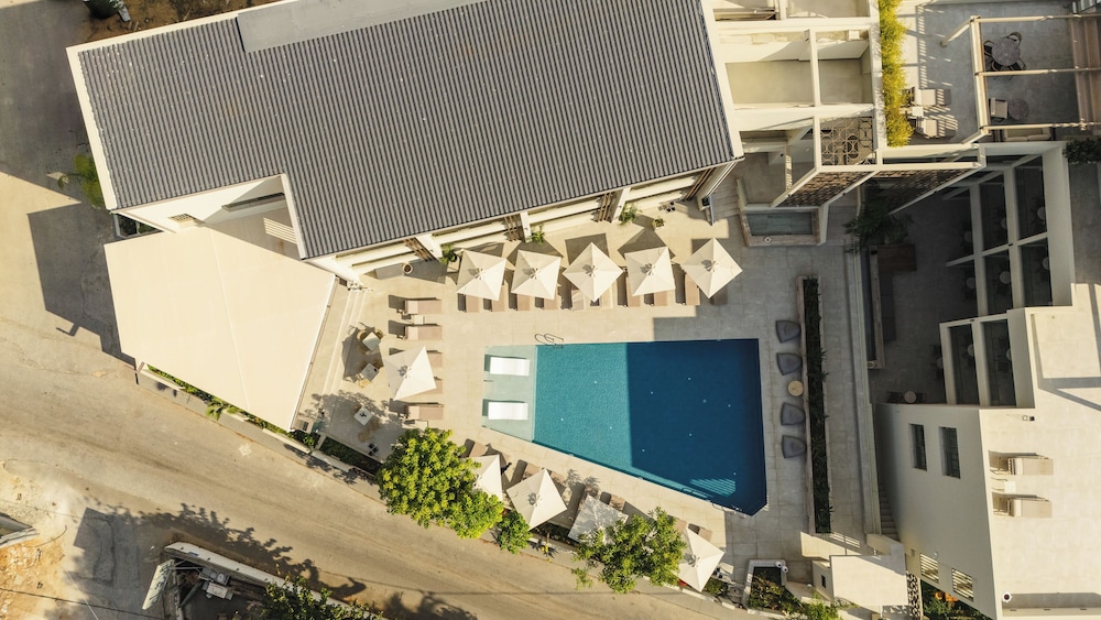 Inea Sole Boutique Hotel — Swimming pool in Chania