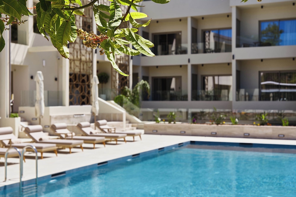 Inea Sole Boutique Hotel — Swimming pool in Chania