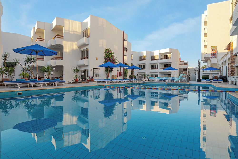 Marlin Inn Azur Resort — Swimming pool in Hurghada, Red Sea