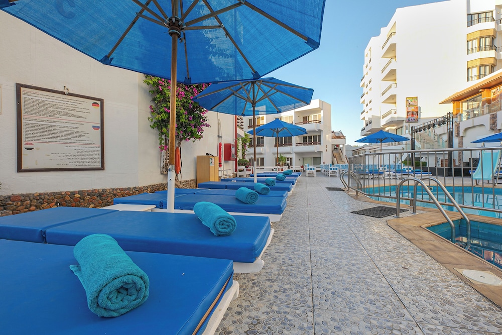 Marlin Inn Azur Resort — Swimming pool in Hurghada, Red Sea