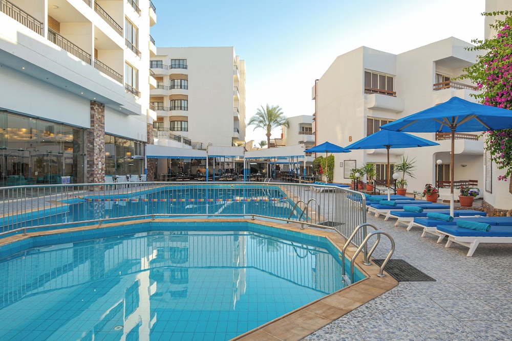 Marlin Inn Azur Resort — Swimming pool in Hurghada, Red Sea