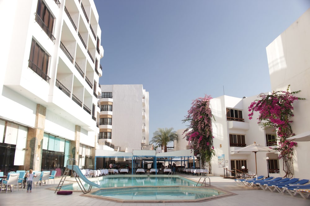 Marlin Inn Azur Resort — Swimming pool in Hurghada, Red Sea