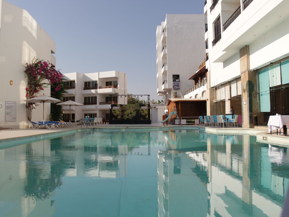 Marlin Inn Azur Resort — Swimming pool in Hurghada, Red Sea
