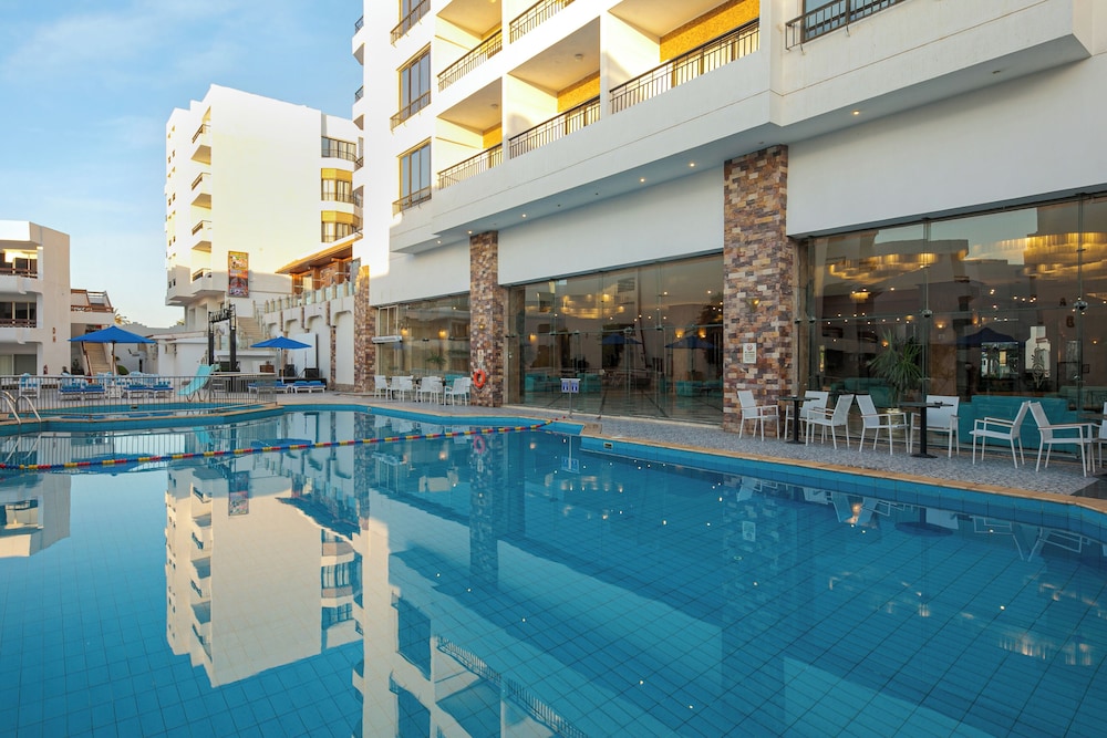 Marlin Inn Azur Resort — Swimming pool in Hurghada, Red Sea