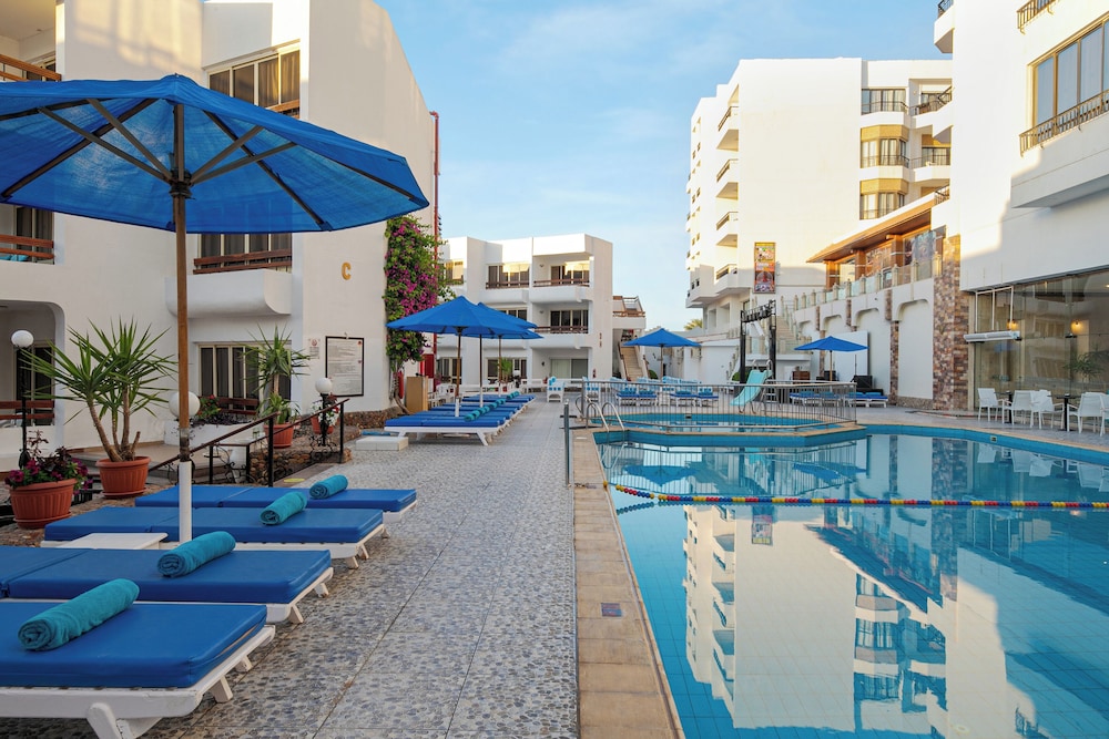 Marlin Inn Azur Resort — Swimming pool in Hurghada, Red Sea