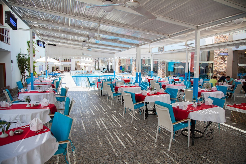 Marlin Inn Azur Resort — Restaurant & bars in Hurghada, Red Sea