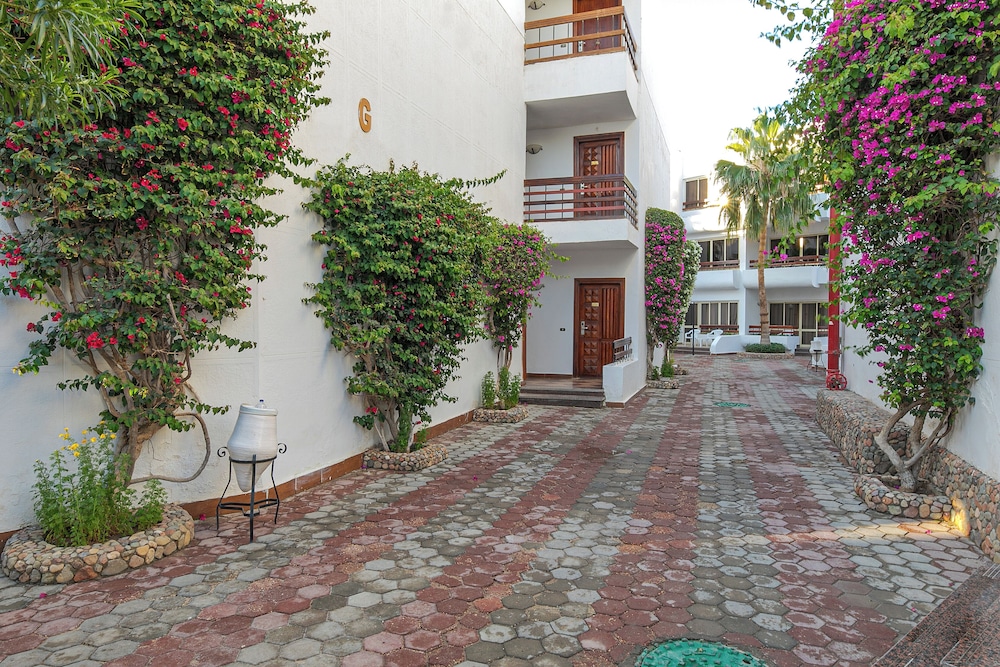 Marlin Inn Azur Resort — Hotel building in Hurghada, Red Sea