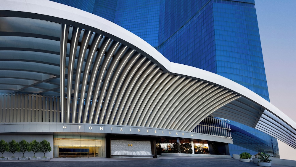 Fontainebleau Las Vegas, MICHELIN Key Award Hotel — Hotel building in Las Vegas, Nevada