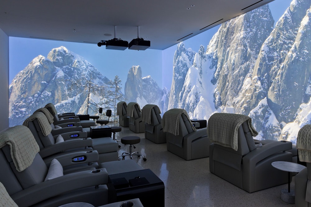 Fontainebleau Las Vegas, MICHELIN Key Award Hotel — Attractions in the area in Las Vegas, Nevada