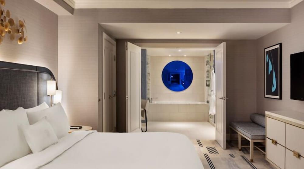 Fontainebleau Las Vegas, MICHELIN Key Award Hotel — Hotel rooms in Las Vegas, Nevada
