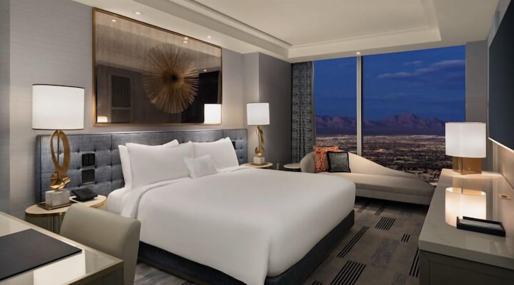 Fontainebleau Las Vegas, MICHELIN Key Award Hotel — Hotel rooms in Las Vegas, Nevada